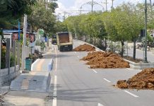 Proyek Trotoar Ganggu Pengguna Jalan, Tanah Dihambur di Tengah Jalan