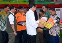 Presiden Jokowi Serahkan Bantuan Stimulan Kepada Petani Gagal Panen (PUSO)