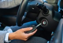 Untuk Parkir Transmisi Matic, Rem Tangan atau P Duluan?
