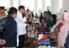 Jokowi Silaturahmi dengan para nasabah program Membina Ekonomi Keluarga Sejahtera (Mekaar) Binaan Permodalan Nasional Madani (PNM)
