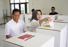 Pj Bupati Pantau Kondusifitas Pemungutan Suara Pemilu 2024 Seluruh Kecamatan Di Barito Utara Melalui Vidcon