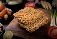 Sebelum Anda Mencobanya, Ketahui Bahaya Makan Mie Mentah
