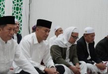 Hari Raya Idul Fitri, Pj Bupati Barito Utara Laksanakan Sholat Ied 1445 H di Masjid Raya Shiratalmustaqim Muara Teweh
