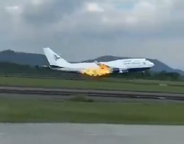 Garuda Indonesia yang membawa CJH Makassar