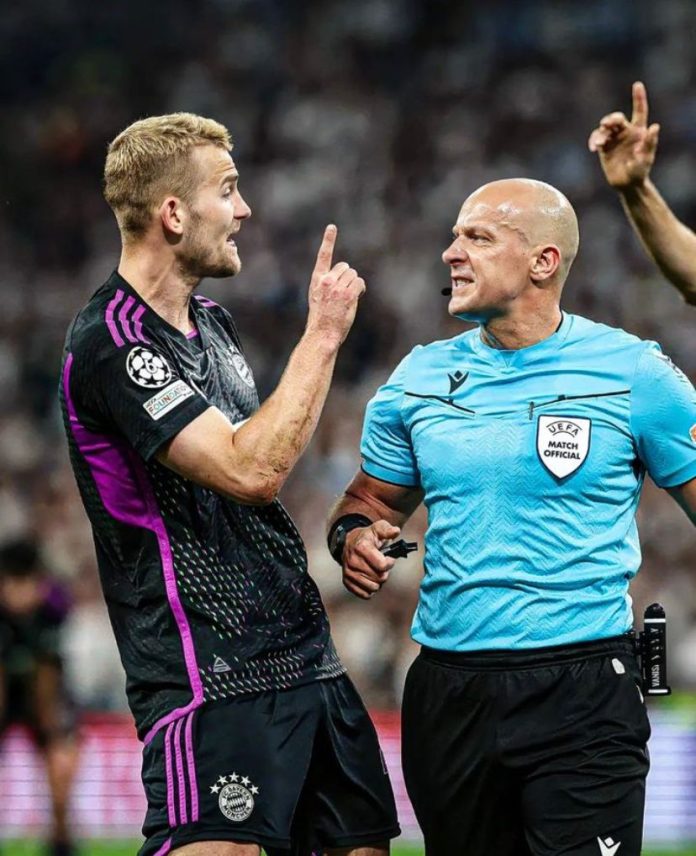 de Ligt Protes ke Wasit (sumber: instagram @deligt4_matthijs1)
