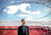 Xabi Alonso Kini Targetkan Treble Winner Musim Ini Xabi Alonso di stadion (sumber: instagram @xabialonso)