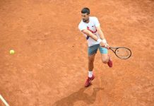Dzokovic Dapat Lemparan Botol saat Sapa Penggemar Novak Djokovic (sumber: instagram @djokernole