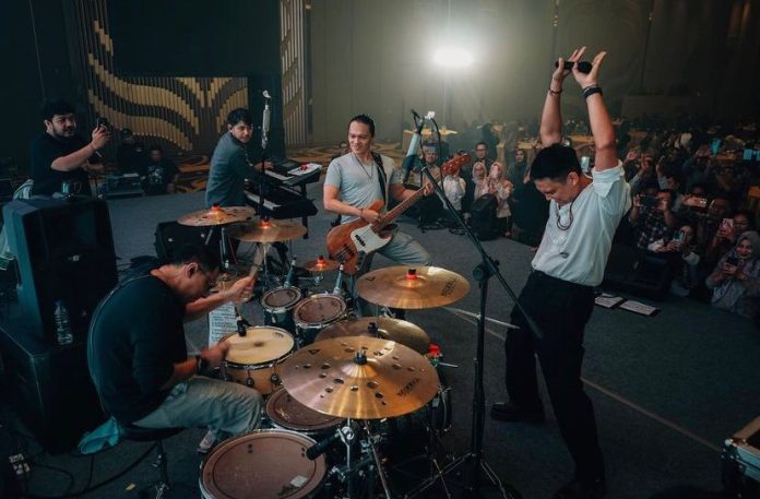 Ada Band manggung di Malang (sumber: instagram @ipesinaga)