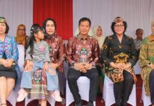 HUT Dekranas ke-44 di Kota Solo di Hadiri Pj. Bupati Barito Utara Bersama Ketua Dekranasda Pj. Bupati Barito Utara Bersama Ketua Dekranasda Hadiri HUT Dekranas ke-44 di Kota Solo