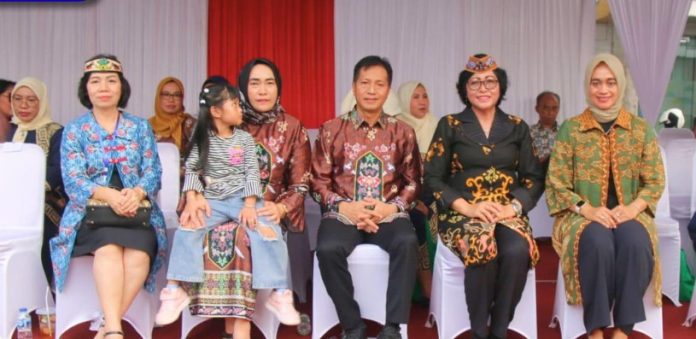 Pj. Bupati Barito Utara Bersama Ketua Dekranasda Hadiri HUT Dekranas ke-44 di Kota Solo