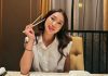 Setelah 3 Minggu Rehabilitasi, Billy Saputra Ungkap Kondisi Terkini Chika Chandrika Chika berpose saat makan (sumber: insatgram @chndrika_)