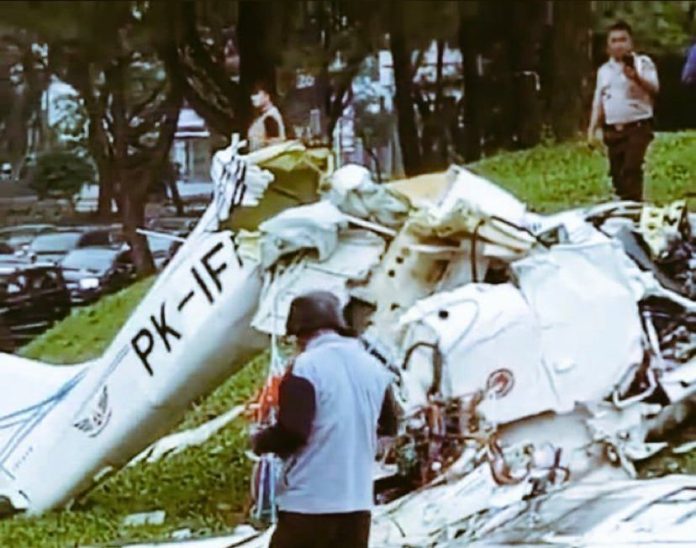 Pesawat Jatuh (X @Riweh_Banget)