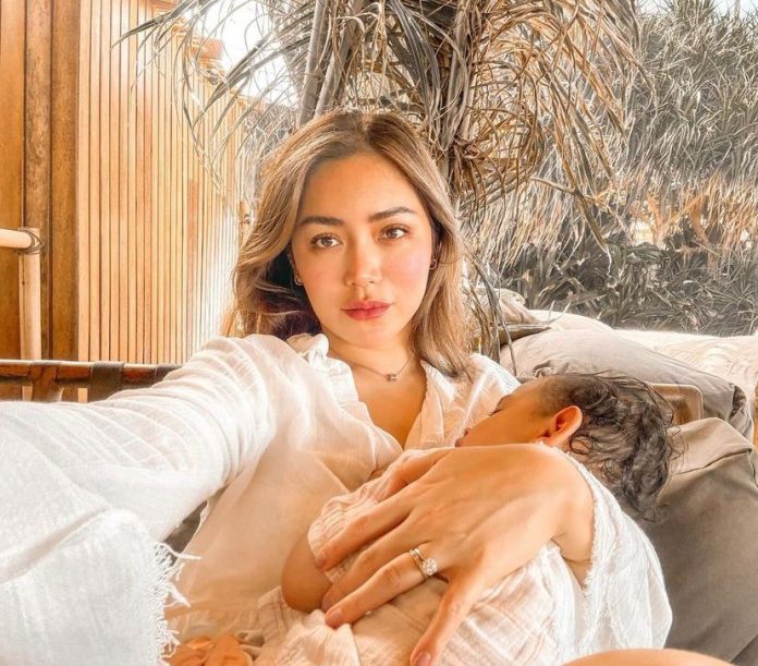 WhatsApp Image 2024-05-21 at 09.40.57 Jessica Iskandar dan anaknya saat di Bali (instagram @inijedar)