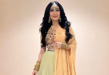 Iis Dahlia Pasrah Anaknya Bikin Tato di Badan Iis Dahlia (instagram @iisdadahlia)