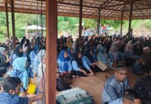 Ketua DPRD Barut Hadiri Peringatan Haulan Datu Mangkomot di Benangin I