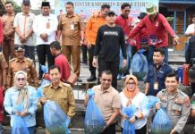 Pemkab Barut Tebar Puluhan Ribu Benih Ikan di DAM Trinsing