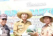 Hadiri Panen Semangka-Melon di Kamawen Barut, Begini Harapan Pj Bupati Muhlis