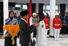 Resmi, Pj Bupati Muhlis Kukuhkan 45 Paskibraka Barut 2024