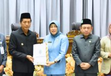 DPRD Gelar Paripurna IV Penyampaian Pendapat Akhir Fraksi-Fraksi Dewan Terhadap Raperda APBD Barut 2025