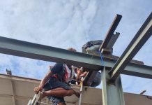 Tragis, Pekerja Rehab Atap Stadion Swakarya Muara Teweh Barut Kesetrum!