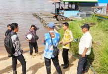 Pj Bupati Hermon Tinjau Rencana Lokasi Pembangunan Jembatan Sungai Barito di Beras Belange Mura