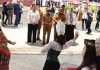 Sambut Bupati Heriyus-Wakil Bupati, Pemkab Mura Gelar Prosesi Tarian dan Potong Pantan Depan Rujab