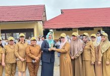 Jadi Pembina Upacara di SMKN 1 Tanah Siang, Waket I DPRD Mura Tekankan Pentingnya Pendidikan