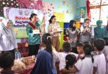 Bunda Paud Mura Warnita Heriyus Kunjungi TK Bina Bangsa