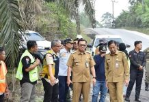 Pemkab Barut Tangani Ruas Jalan Nasional yang Rusak