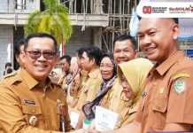 Pj Bupati Barito Utara Berikan Peralatan Pendidikan untuk PAUD, SD, dan SMP