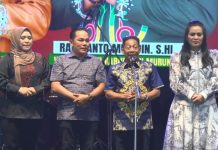 Malam Pesta Rakyat Puncak Harjad Ke-23: Bergandengan Tangan Membangun Murung Raya