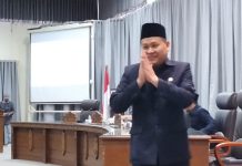 Legislator Suhendra Minta Masyarakat Barut Kibarkan Bendera Merah Putih Selama Agustus