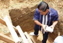Bupati Heriyus Letakkan Batu Pertama Pembangunan Pastori GPdI Bethesda
