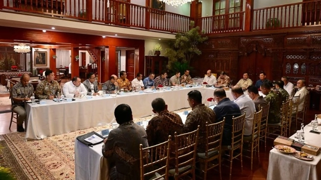 63652-presiden-prabowo-subianto-memanggil-sejumlah-menteri-dan-anggota-kabinet-merah-putih