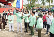 Ratusan Santri Meriahkan Jalan Sehat HSN 2025 di Alun-Alun Jorih Jerah