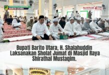 Bupati Barito Utara, H. Shalahuddin, Laksanakan Sholat Jumat di Masjid Raya Shirathal Mustaqim