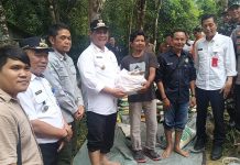 DAS Sungai Lahei Meluap, Pemkab Barito Utara Hadir Salurkan Bantuan