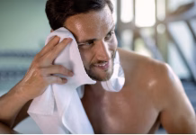 Usai Mandi Malah Berkeringat? Ternyata Ini Penyebabnya