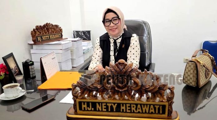 174459-ketua_komisi_i_dprd_hj_nety_herawati