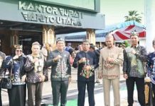 Komisi III DPRD Barut Ikuti Upacara HUT ke-69 Kalteng dan Harkitnas ke-118