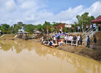 Peringati Hari Jadi Barito Utara, Bupati Shalahuddin Tebar 76 Ribu Bibit Ikan di DAM Trinsing