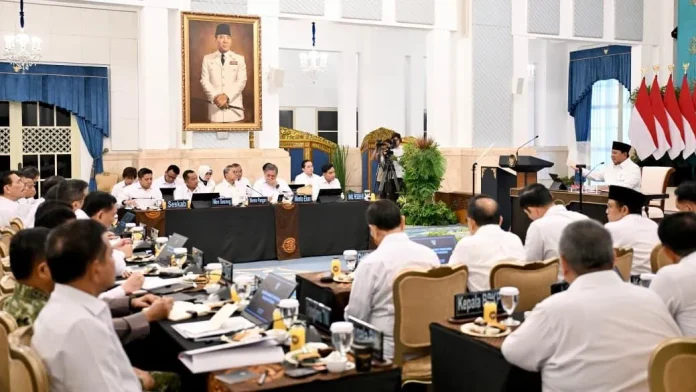 presiden-prabowo-tegaskan-pasal-33-dan-34-uud-1945-landasan-kebijakan-pemerintah-wujudkan-keadilan-dan-kesejahteraan-rakyat-lHjqofFOl0